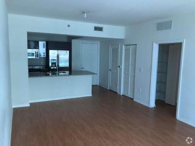Building Photo - 950 Brickell Bay Dr Unit 2802 Rental