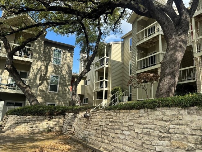 Building Photo - 114 E 31st St