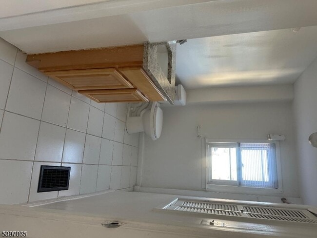 Photo - 131 Sayre St