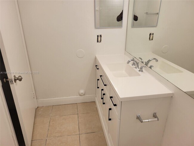 Photo - 5646 Rock Island Rd Unit 203