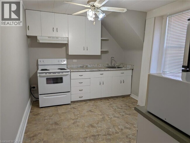 Photo - 12 E 24th St