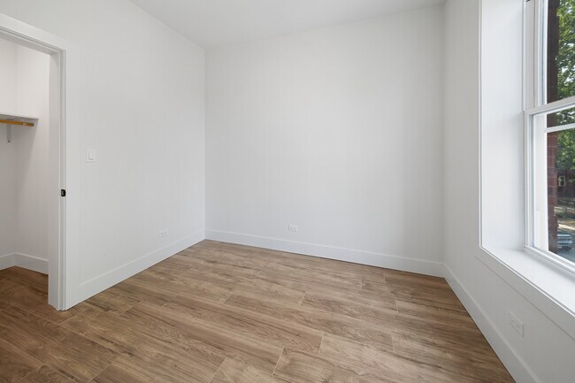 Photo - 1921 W Summerdale Ave Unit 2F