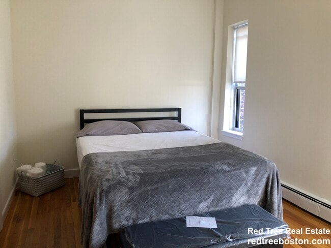 Photo - 176 N Beacon St Unidad 1