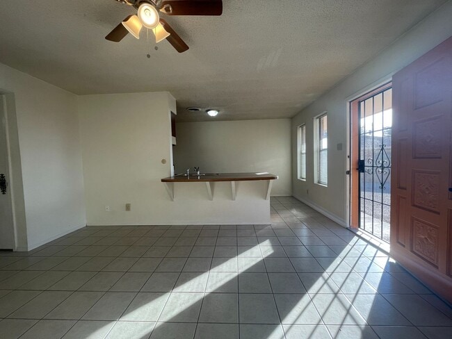 Photo - 2604 Miguel Pl Unit B