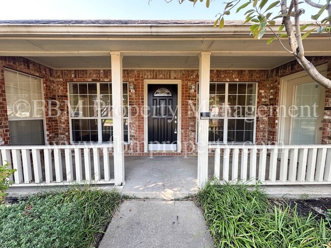 Photo - 803 Lakeway Dr