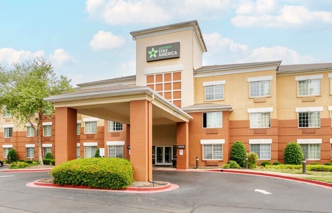 Furnished Studio-Memphis - Poplar Avenue