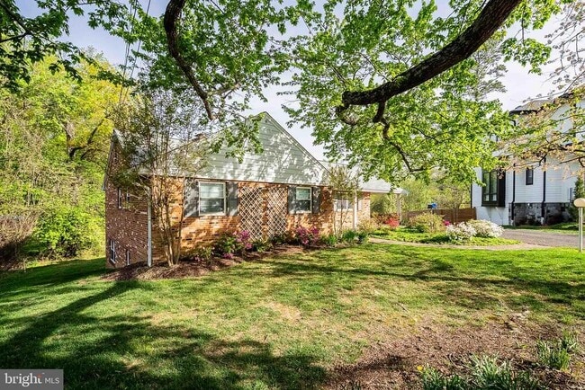 Building Photo - 6608 Fairlawn Dr