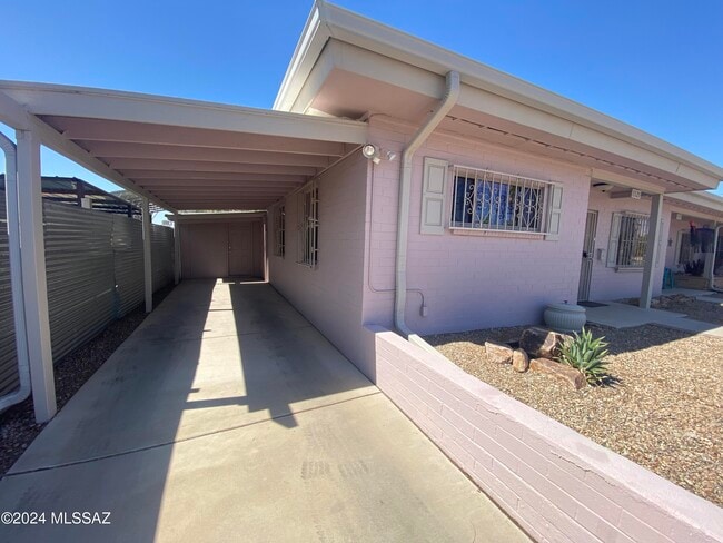 Photo - 1529 N Dodge Blvd