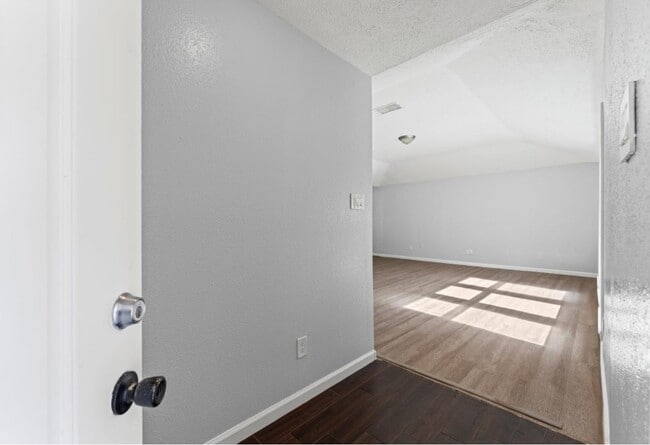 Photo - 2808 Pinewood Dr