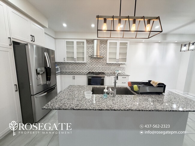 Photo - Spacious 4-Bedroom + Den Upper-Level Apartment with Garage & Backyard in Brampton Unit 1