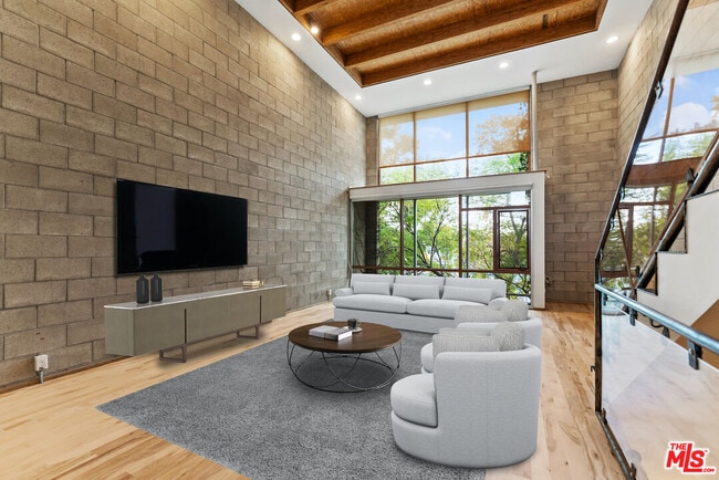 Building Photo - 6615 Melrose Ave Unit 3