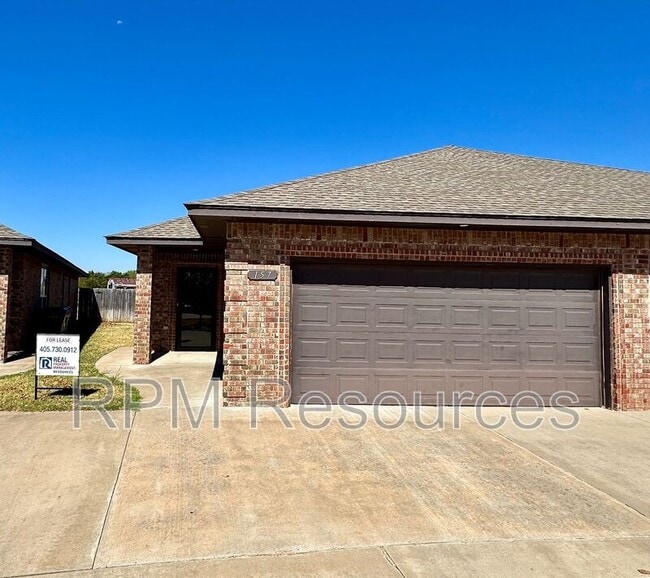 Building Photo - 157 Bison Ct Way
