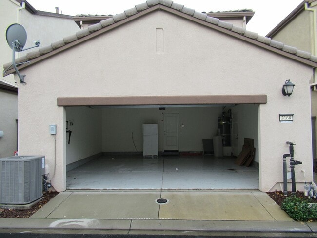 Photo - 2 STORY HOME IN WESTPARK VILLAGE CENTER ROSEVILLE WITH SOLAR!
