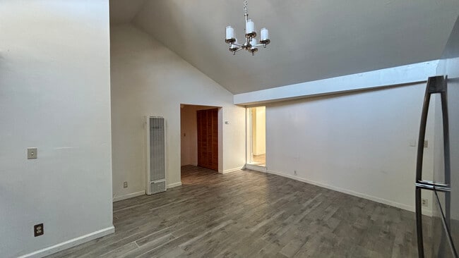 Photo - 562 Van Buren St