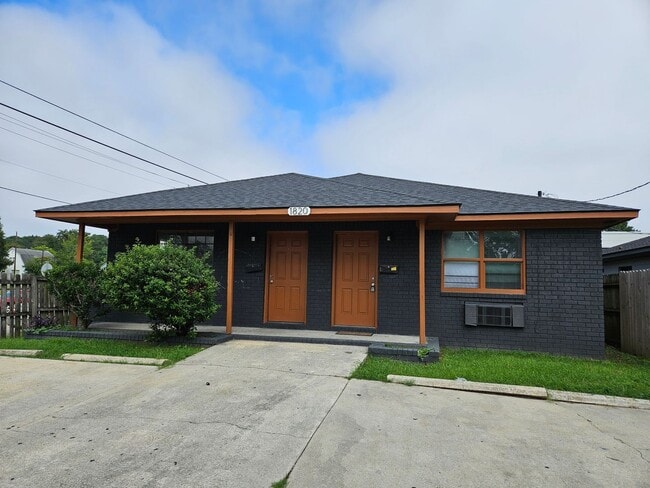 Building Photo - 1820 Iris St Unit B Rental