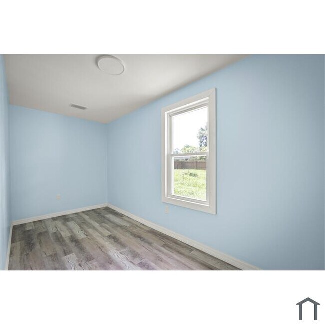 Photo - 260 Vernis Ave