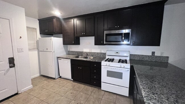 Building Photo - 1116 Evelyn Ln Unit B