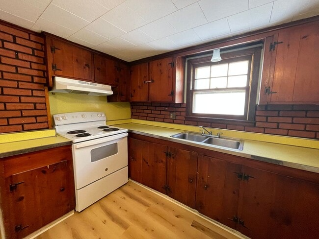 Photo - 147 Dewey Ave Unit Downstairs