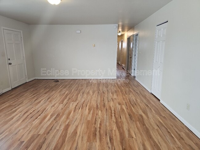 Photo - 2644 Clark St