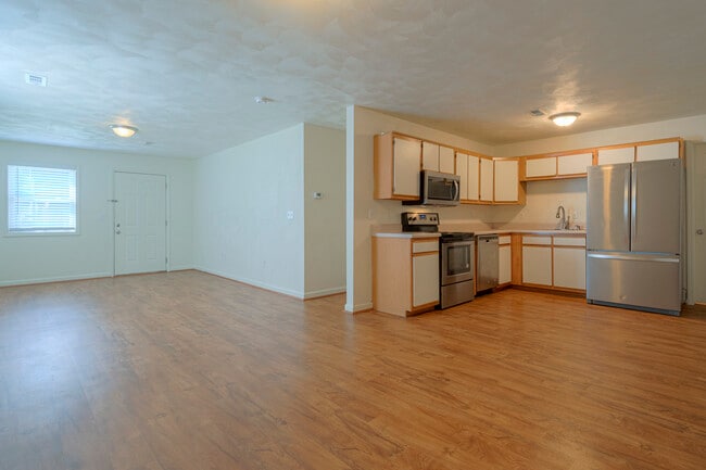 Photo - 913 Giles Rd