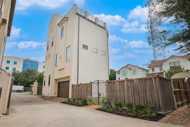 Building Photo - 1806 W 25th St Rental