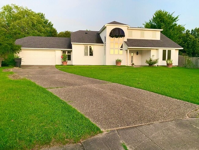 Building Photo - ** NEW GREENACRES PLACE 3/2 HOME **