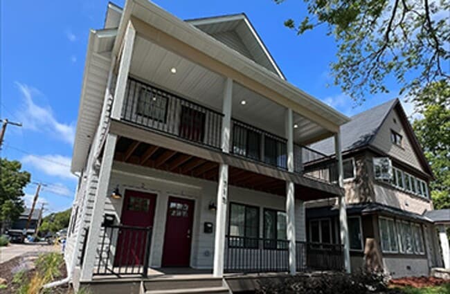 Building Photo - New Construction  10/11 Bed 4 Bath