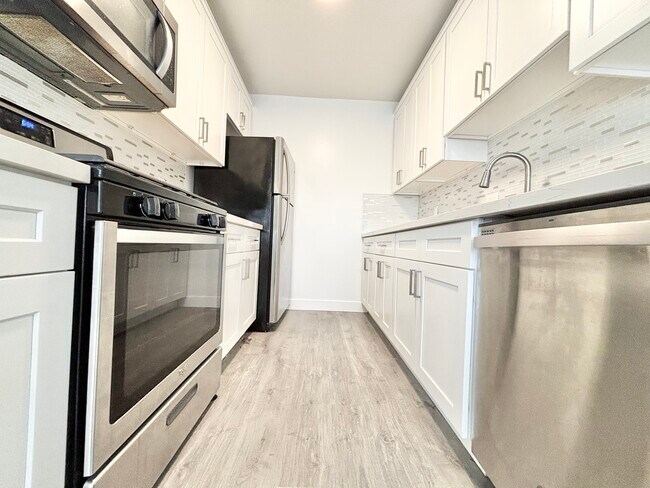 5311 Hermitage Ave.
