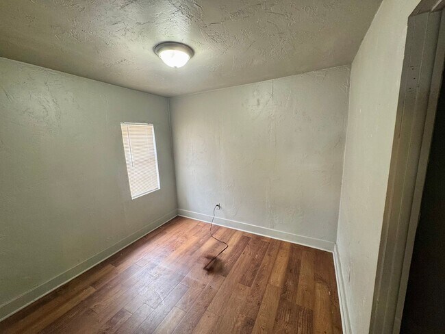 Photo - N. McKinley Ave - Triplex Unit A