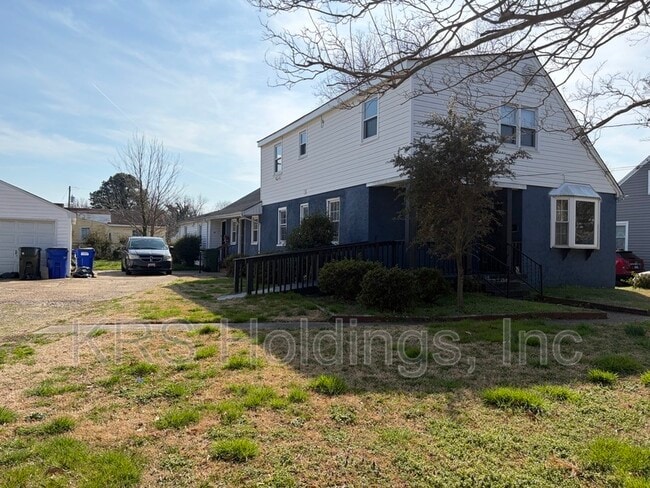 Building Photo - 933 Wolcott Ave