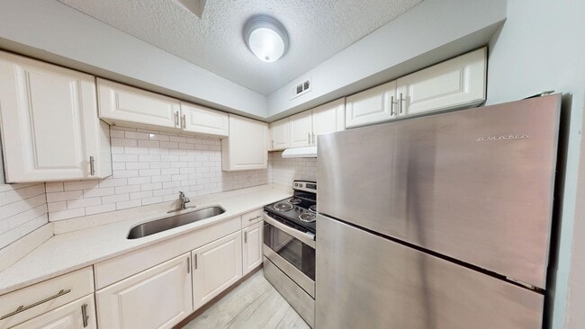 Photo - Spacious 1Bed/ 1Bath in Riverside   ** Upstairs Unit & Water Included ** Unidad 2887-5