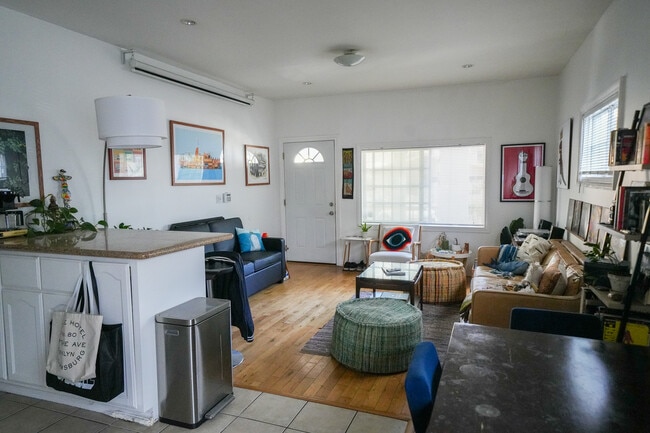 Photo - 1631 Morton Ave Unidad 1629