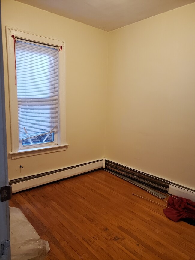 Photo - 9524 S Commercial Ave Unidad 2nd floor front