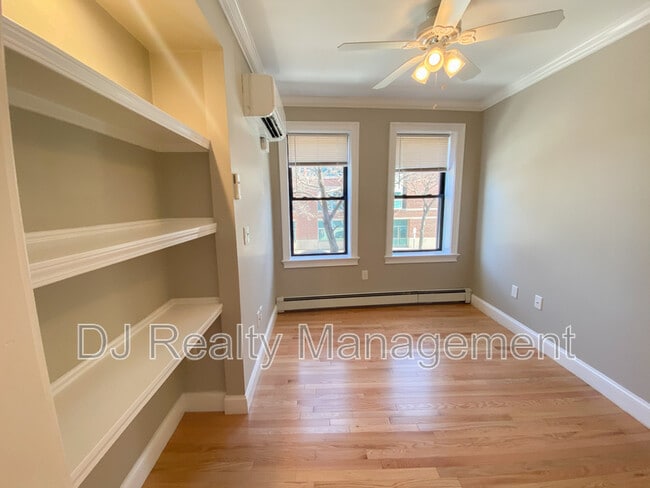 Photo - 466 Commercial St