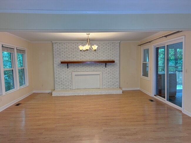 Photo - 3649 Pineview Cir