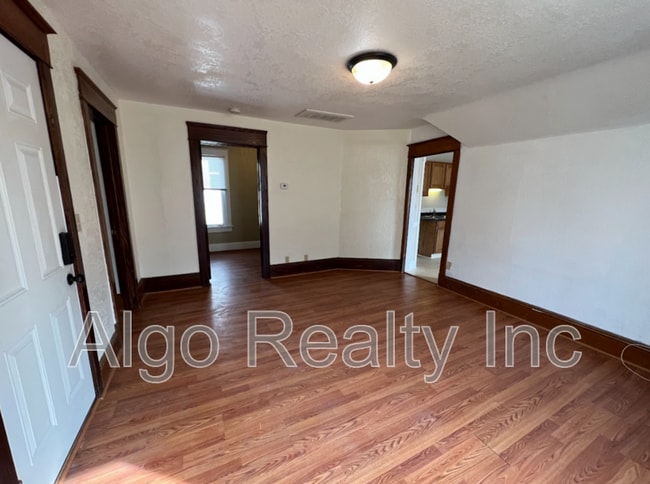 Photo - 1040 Jessie St