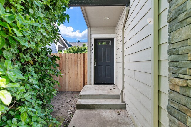 Photo - 886 S St House