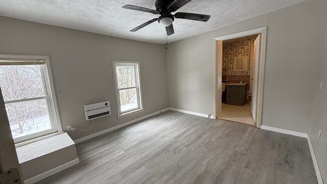 Photo - 235 E Main St