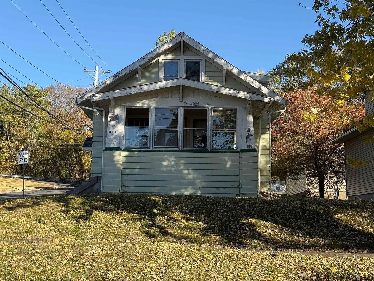 Charming 3-Bedroom Home with Enclosed Porch and Basement! - Charming 3-Bedroom Home with Enclosed Porch and Basement!