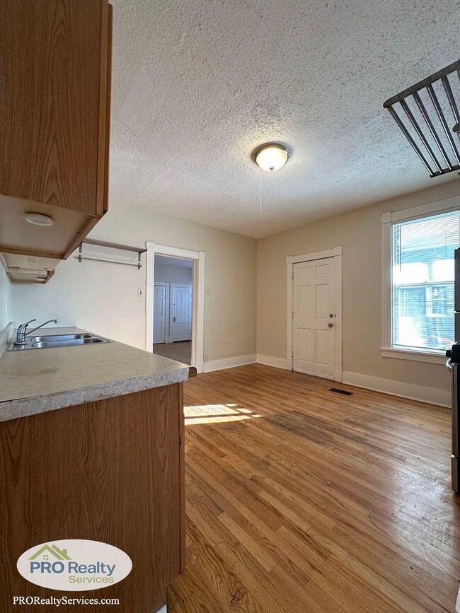 Photo - 2208 NE 2nd St