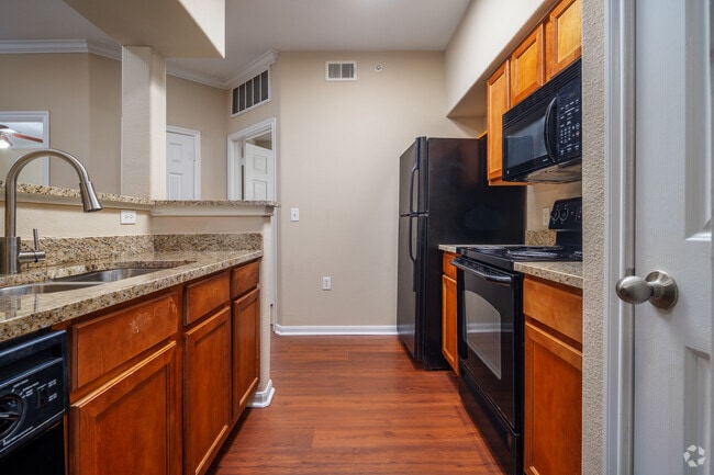 1BR, 1BA - 725SF Kitchen - Montecristo Apartments