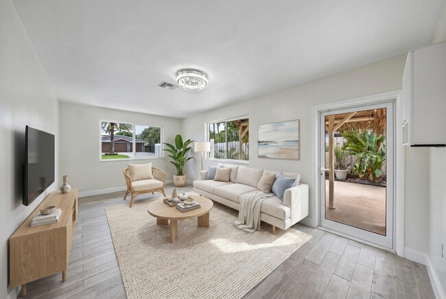 Building Photo - 2611 NE 16th St