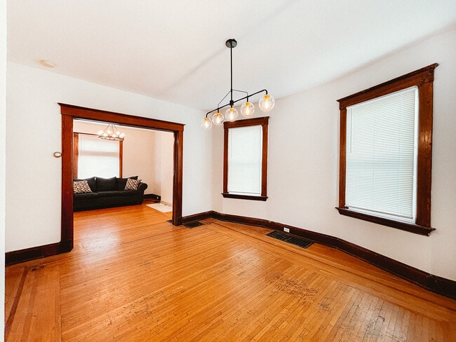 Photo - 3550 Woodburn Ave