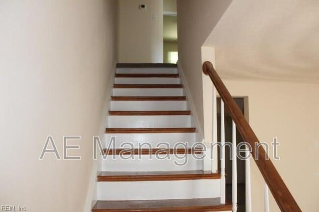 Photo - 1556 Darren Cir