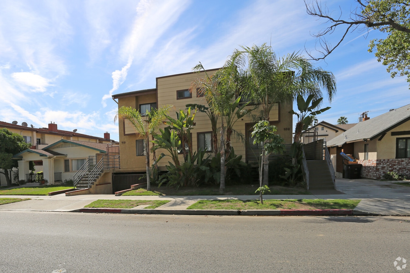 Photo - 908-910 E Harvard St