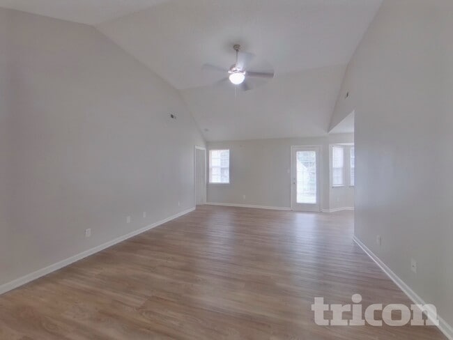 Photo - 2736 Daffodil Dr