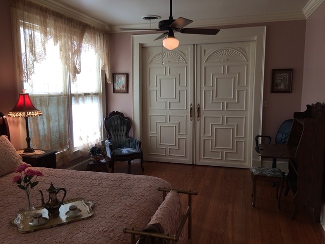 UPSTAIRS MASTER QUEEN SIZE - 400 Millaudon St Unit 400