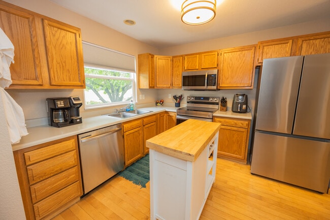 Kitchen - 6270 Everett Ct Unit A