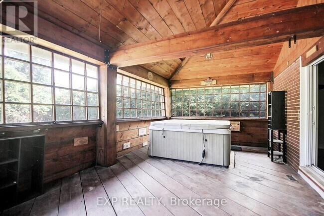 Photo - 2247 Miramichi St