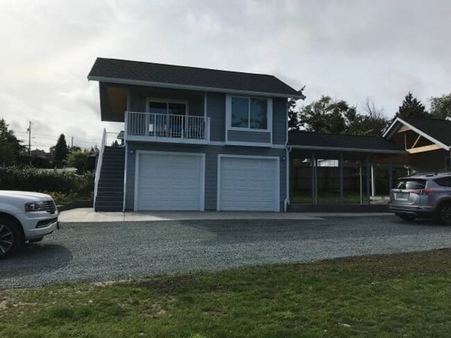 Building Photo - Jasmines Q Unit Loft